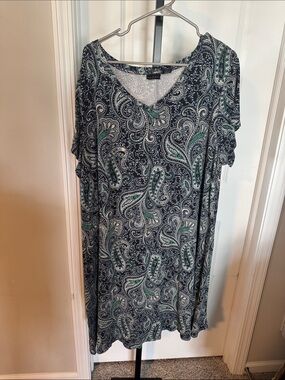 Tahari Navy & Green Paisley V-Neck Tunic